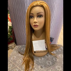 Straight golden wig